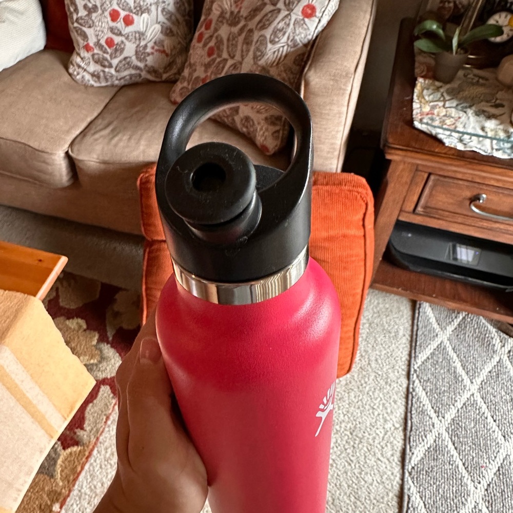 24oz hydroflask - Picture 3 of 3